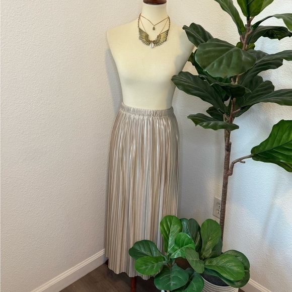 OAK + FORT Pleaded Skirt - Picture 1 of 6